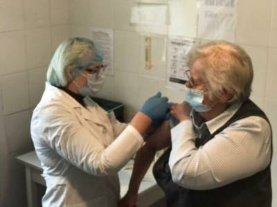 В Украине начали прививать от COVID-19 вакциной Pfizer-BioNTech