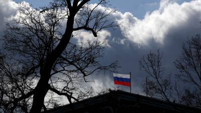 Возле посольства России в Праге произошла стычка