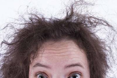 Самую вредную для здоровья волос прическу назвал трихолог