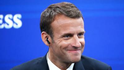 Президент Франции: "Спутник V" не ускорит темпы вакцинации от коронавируса в ЕС