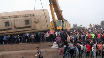 11 человек погибли в результате крушения на железной дороге в Египте