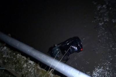 В Приморском крае автомобиль упал в реку