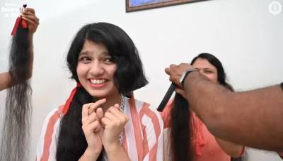 Жительница Индии с самыми длинными волосами в мире их отстригла