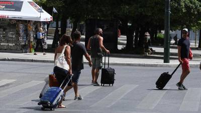 Греция продлила разрешение въезда 4 тыс. россиян в неделю до 26 апреля