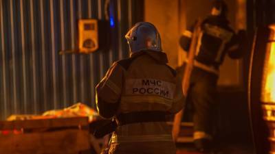 Мужчина и женщина пострадали при пожаре в многоэтажном доме в Саратове