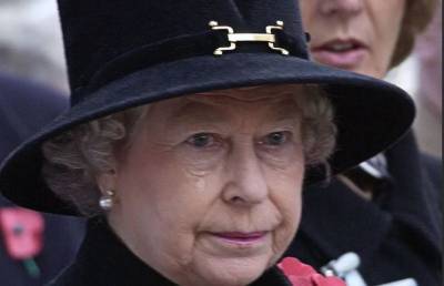 Королева Елизавета II со слезами похоронила принца Филиппа