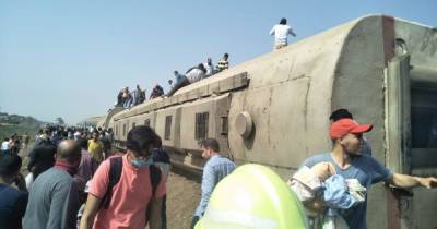 11 погибших и около сотни пострадавших: в Египте пассажирский поезд сошел с рельсов (3 фото)