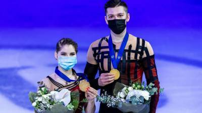 Фигуристы сборной РФ вернулись на родину после триумфальной победы на ЧМ