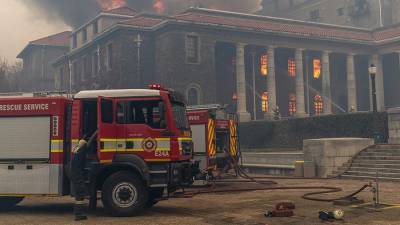 В ЮАР загорелось здание Кейптаунского университета