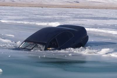 МЧС Бурятии: что делать, если автомобиль провалился под лёд