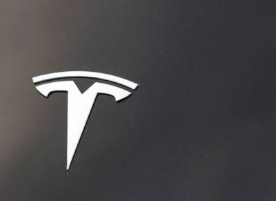 В США электромобиль Tesla на автопилоте попал в ДТП, есть погибшие