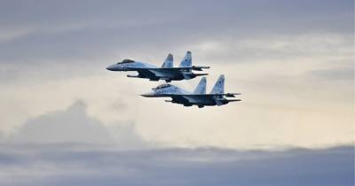Россия перебросила в Крым полсотни боевых самолетов, а Зеленский пошел войной на Вовка. Главные события страны 12—18 апреля