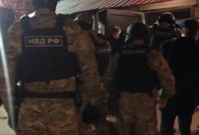 Полиция Петербурга провела масштабный рейд по ночным барам