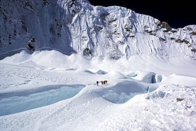 Трое российских альпинистов, пропавших на Аннапурне, вышли на связь