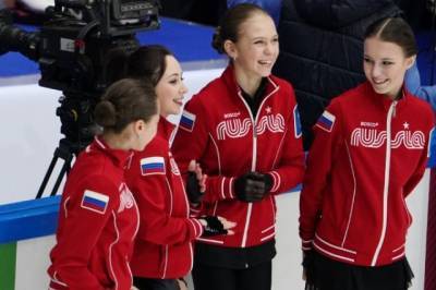 Российские фигуристы вернулись из Японии после победы в командном ЧМ