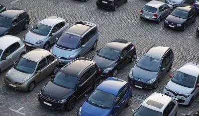 Глава Башкирии раскритиковал чиновников за неорганизованную работу с парковками