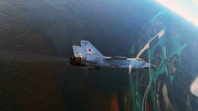 Новости на "России 24". Истребители МиГ-31БМ отработали воздушный бой над Тихим океаном