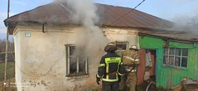 В Краснинском районе спасатели потушили пожар в жилом доме