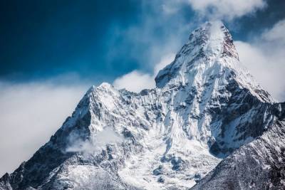 Трех пропавших в Непале российских альпинистов нашли