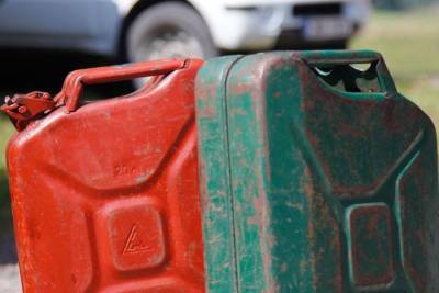 За пять месяцев – более двух с половиной тонн. 40-летний житель Березовки, работая водителем в медучреждении, присваивал бензин