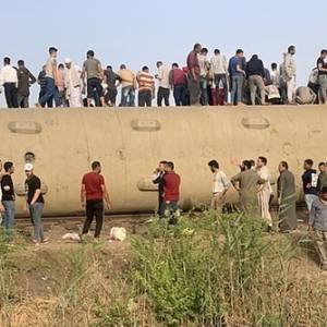В результате схода поезда с рельсов в Египте погибли 11 человек. Фото