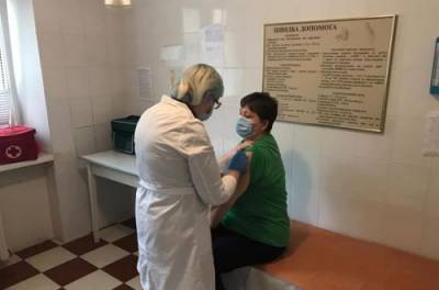 В Украине стартовала ковид-вакцинация Pfizer