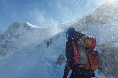 Российских альпинистов, пропавших в Непале, нашли
