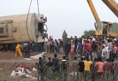 В Египте 11 человек погибли при крушении поезда (фото)