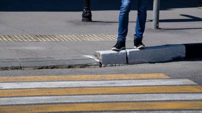 В Севастополе водитель сбил парня на самокате на пешеходном переходе