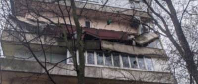 В киевской многоэтажке обвалились балконы: фото