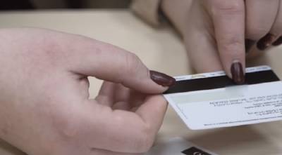 С карточек украинцев начали массово списывать коммунальные долги: как сохранить деньги