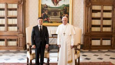 Зеленский поблагодарил Папу Римского за молитву о мире на Донбассе