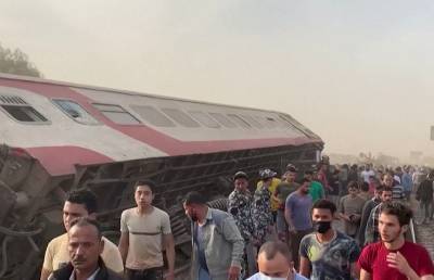 В Египте поезд сошел с рельсов – 11 человек погибли