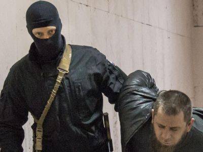 Задержанный мужчина застрелен около здания суда в Новосибирске