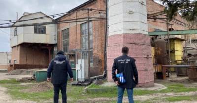 На спиртзаводе в Харьковской области прошли обыски: нашли &quot;левый&quot; спирт на 4,5 млн грн