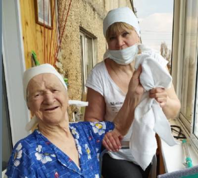 Липецким пенсионерам и инвалидам помоют окна к Пасхе