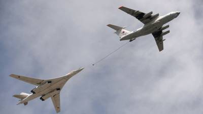 Экипажи самолетов Ту-160 и Ту-95МС выполнили пуски крылатых ракет в небе над Коми