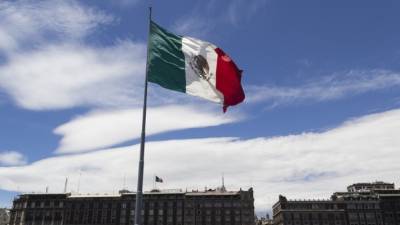 «Пахать на дядю Сэма»: мексиканцам предложат возделать плантации ради визы в США