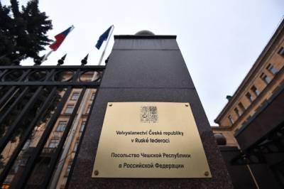 После решения о высылке дипломатов в посольстве Чехии начался сбор вещей