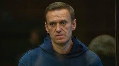 Осужденного блогера Навального переводят из колонии в стационар