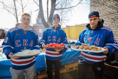 Молодые хоккеисты СКА приняли участие в акции «Готовь, как спецназ»