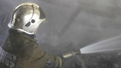 Крыша горящего гаражного здания обрушилась на северо-востоке Москвы