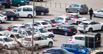 Замглавы Калининграда: нужно выталкивать водителей из центра города, убирать стихийные парковки