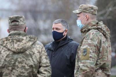 Аваков проинспектировал подразделения МВД в зоне ООС