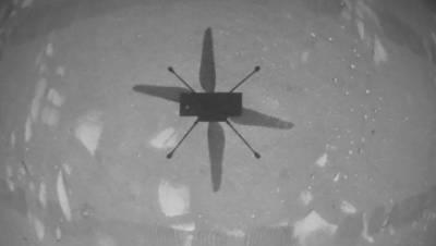 Вертолет Ingenuity прислал фото своей тени на Марсе