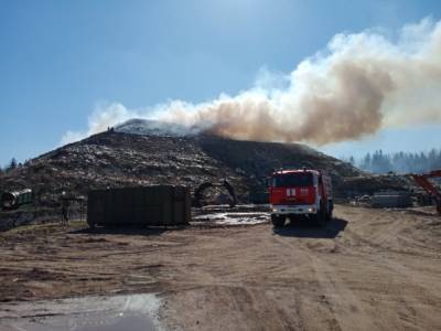 В Волосовском районе загорелся полигон бытовых отходов