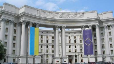 Украинский МИД направил в посольство России ноту о высылке дипломата Черникова