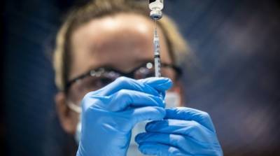 Евросоюз закупит дополнительные дозы вакцины Pfizer