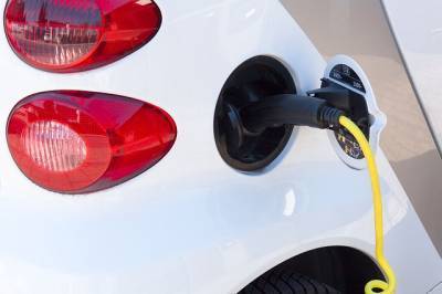 ЕС: развертывание зарядных станций для электромобилей идет слишком медленно и мира
