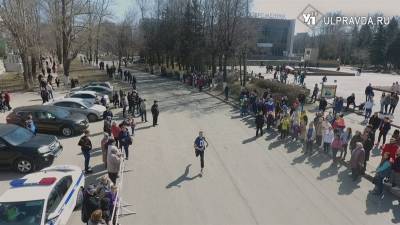 Дети ехали, родители бежали. В Ульяновске районные эстафеты собрали от мала до велика